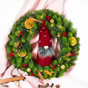 Wianek świąteczny – świerk, pomarańcza, jarzębina, skrzat 2