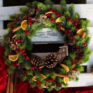 Wianek świąteczny – Suszona pomarańcza + szyszki, L