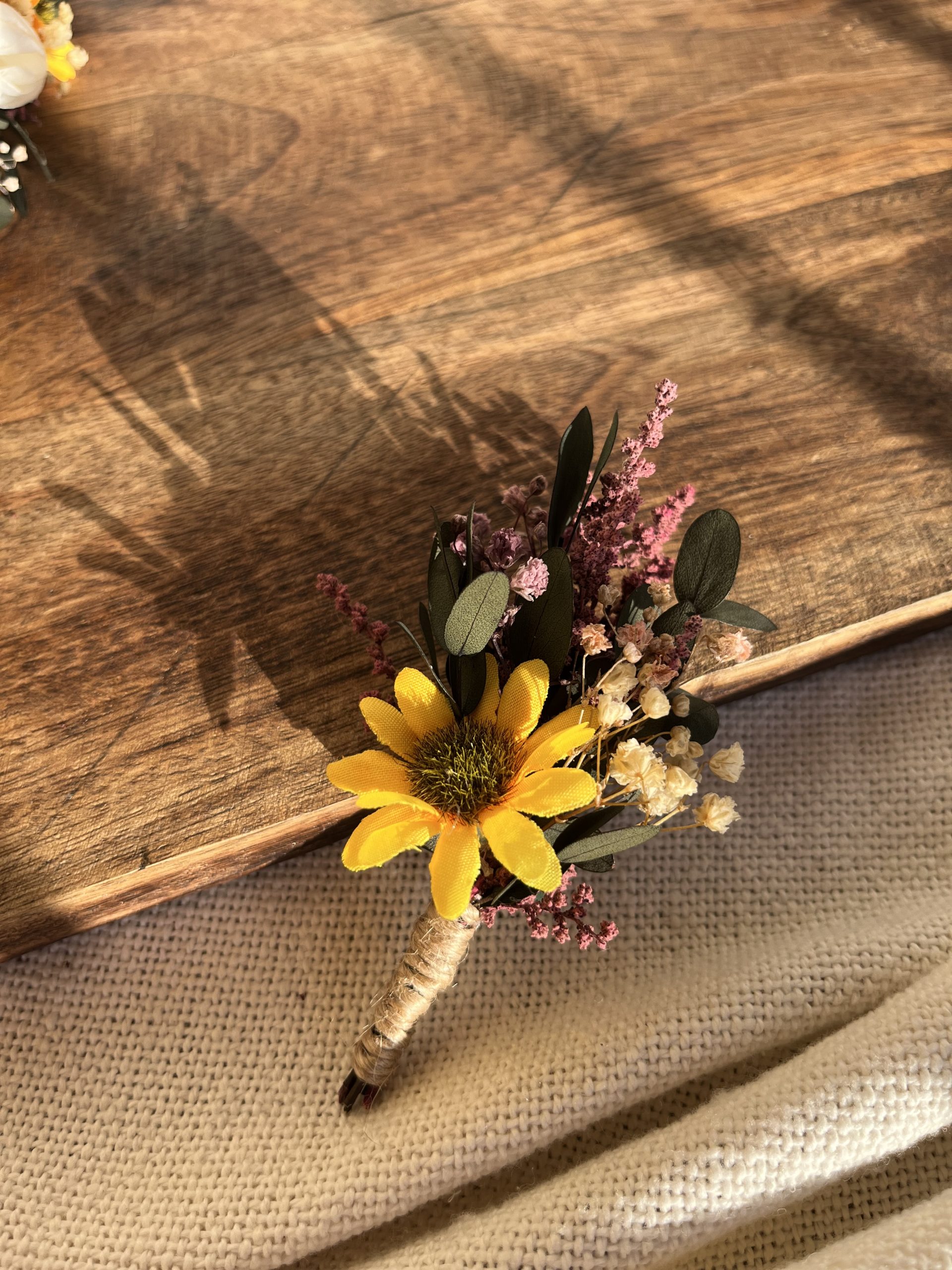 Butonierka Rozkwitnięte Słoneczniki S – w stylu Twojego wianka ślubnego