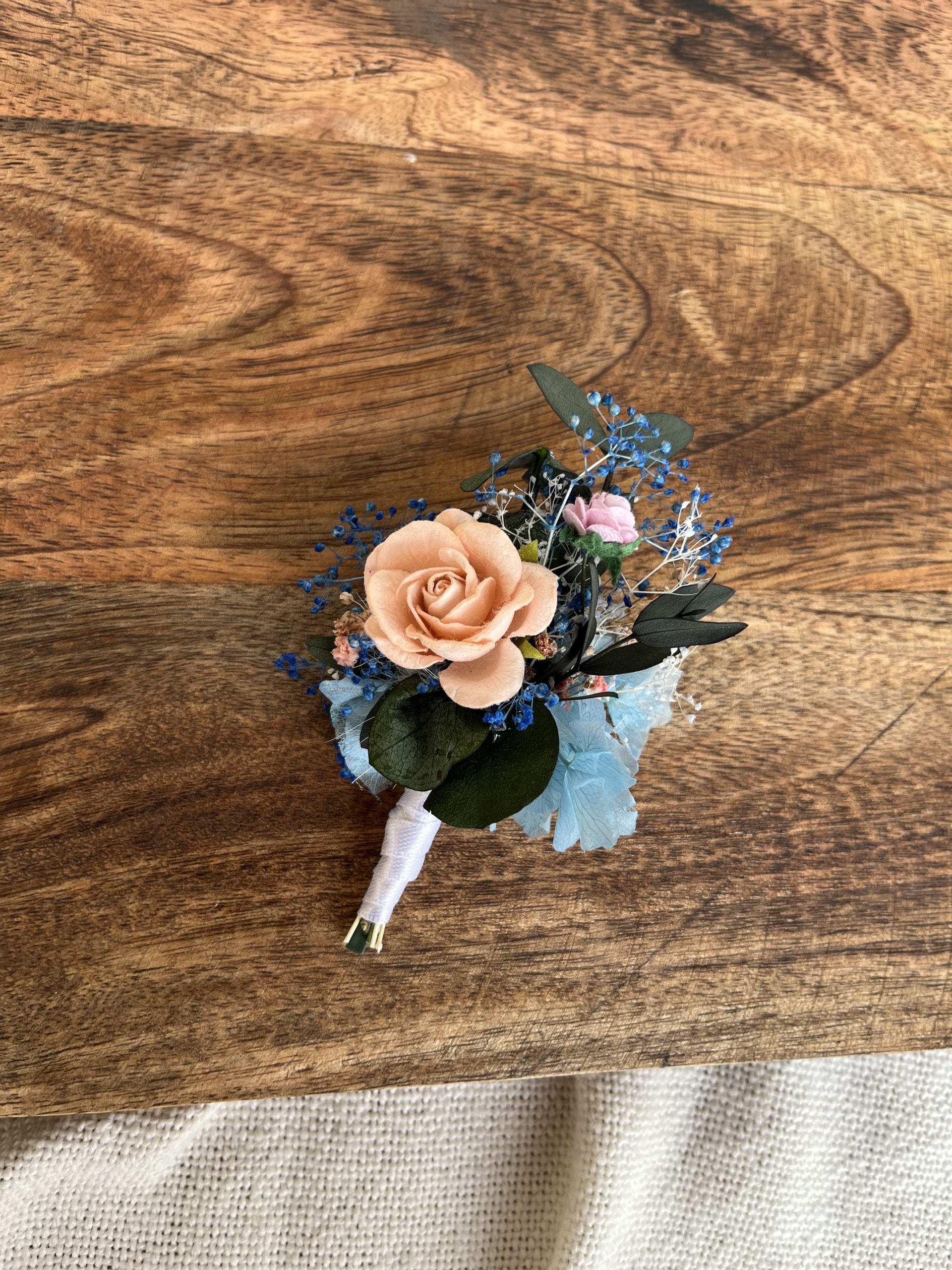 Butonierka dla Pana Młodego – Ogród w Kolorze