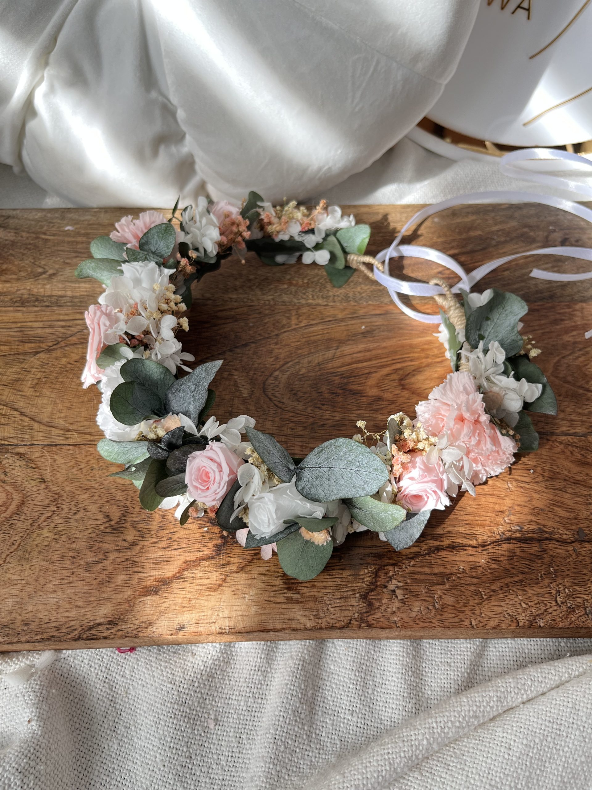 Wianek Ślubny z Goździkami – Kwiatowe Westchnienie